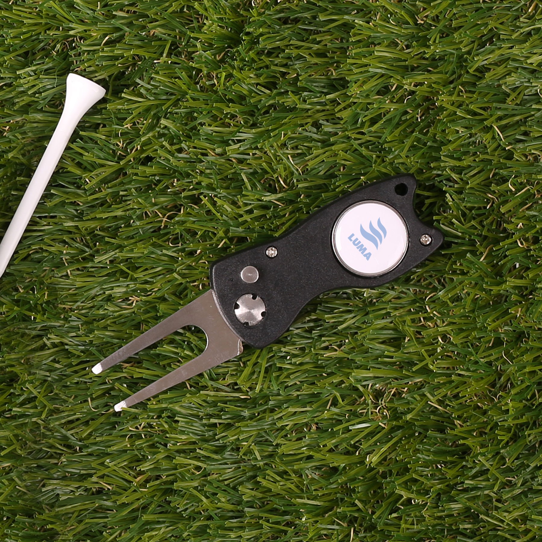 Custom golf divot tool styles available in Edmonton